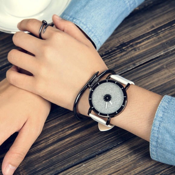 ⌚️NEW⌚️ Unisex Glitter Leather Strap Quartz Watch - Picture 2 of 2